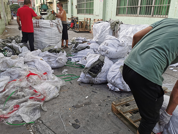 北京正極片回收 鋰電池回收 聯(lián)系電話 16年正規(guī)公司 北京正極片回收 鋰電池回收 聯(lián)系電話 16年正規(guī)公司